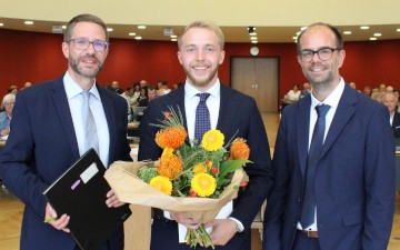 Thorsten Stolz (Landrat), Jannik Marquart (Erster Kreisbeigeordneter) und Markus Jung (Vorsitzender des Kreistages)