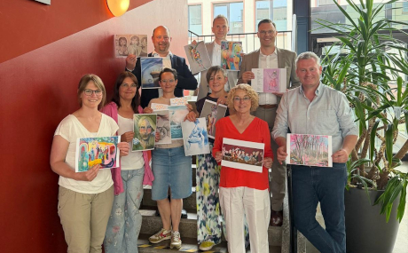 Unser Bild zeigt (vordere Reihe von links) Lea Kircher, Christine Bechtel, Sandra Li Männel, Marion Wögler, Friederike Ley und Schirmherr Andreas Hofmann (hintere Reihe von links) Wido Wagner, Stefan Hummel und Oliver Habekost.