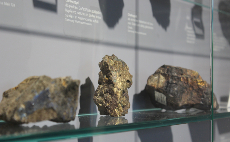 Unser Bild zeigt ein Stück Erz, das einst im Spessart gefördert wurde und nun im Biebergrund-Museum zu sehen ist.
