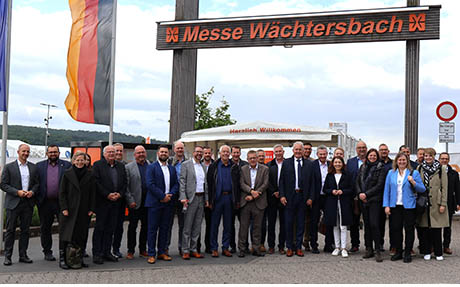 Nach der Dienstversammlung folgte der gemeinsame Rundgang über die 76. Messe Wächtersbach.