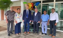 Karl Eyerkaufer (Vierter von links) Beim Empfang des deutschen Botschafters S. E. Holger Seubert (Dritter von links)  in Colombo, mit Matthias Zach (links) und Ursule Conen.