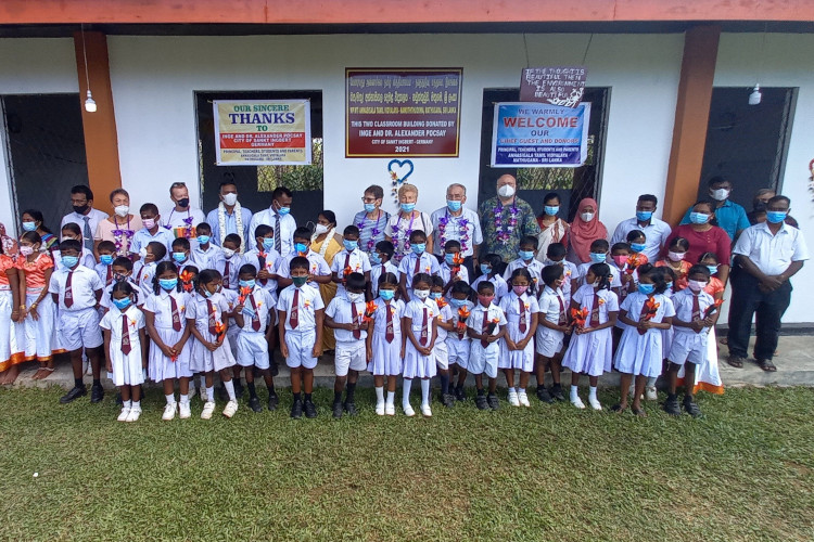 Übergabe eines neuen Gebäudes für die Annasigala-School in Beruwala.